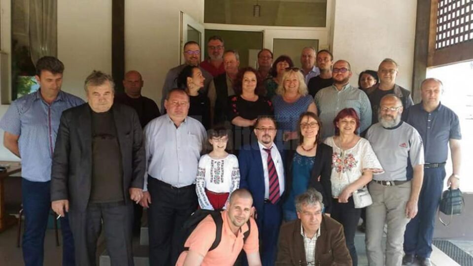 Cenaclul transfrontalier "Mașina cu Poeți" a avut loc la Berchișești la invitația primarului Violeta Țăran Cenaclul transfrontalier "Mașina cu Poeți" a avut loc la Berchișești la invitația primarului Violeta Țăran