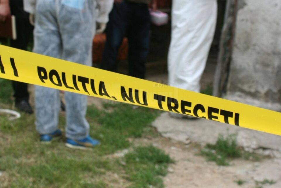Criminalistii au facut cercetari la fata locului, pentru a stabili imprejurarile mortii ciobanului