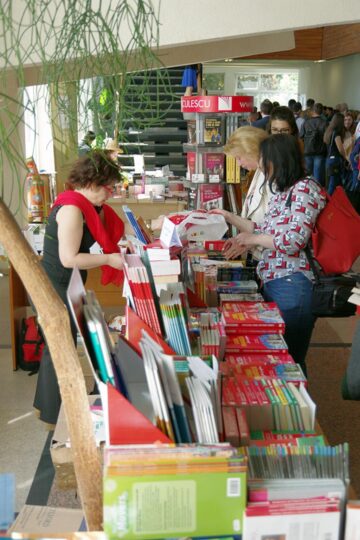 Întâlnire a iubitorilor de lectură cu autori și edituri, la a V-a ediție a Salonului Internațional de Carte