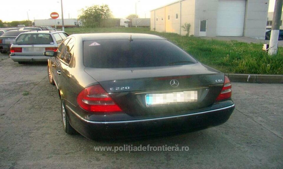 Mercedesul 220 E, căutat de autoritățile belgiene
