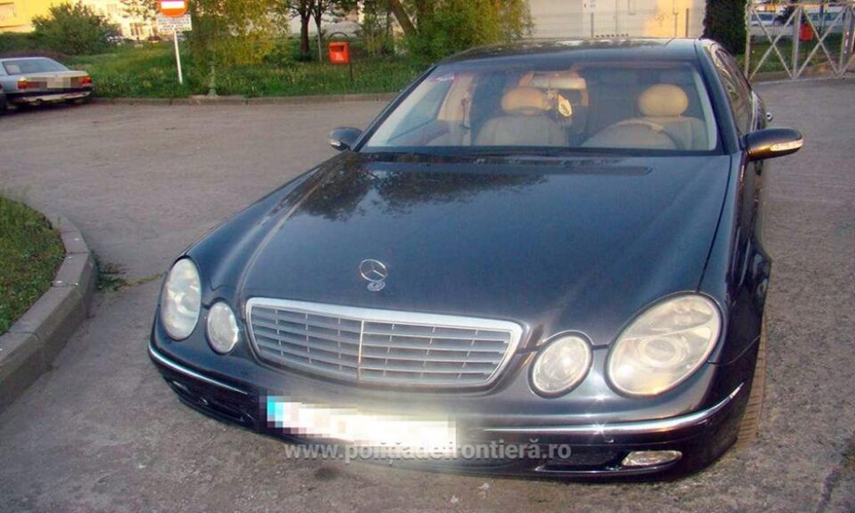 Mercedesul 220 E, căutat de autoritățile belgiene