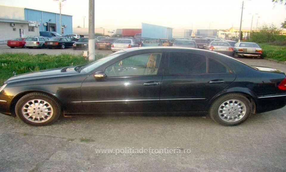 Mercedesul 220 E, căutat de autoritățile belgiene