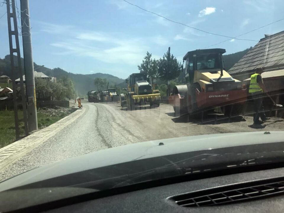 Imagini de pe șantierul DN 18, suprinse ieri, în zona Cârlibaba - Șesuri