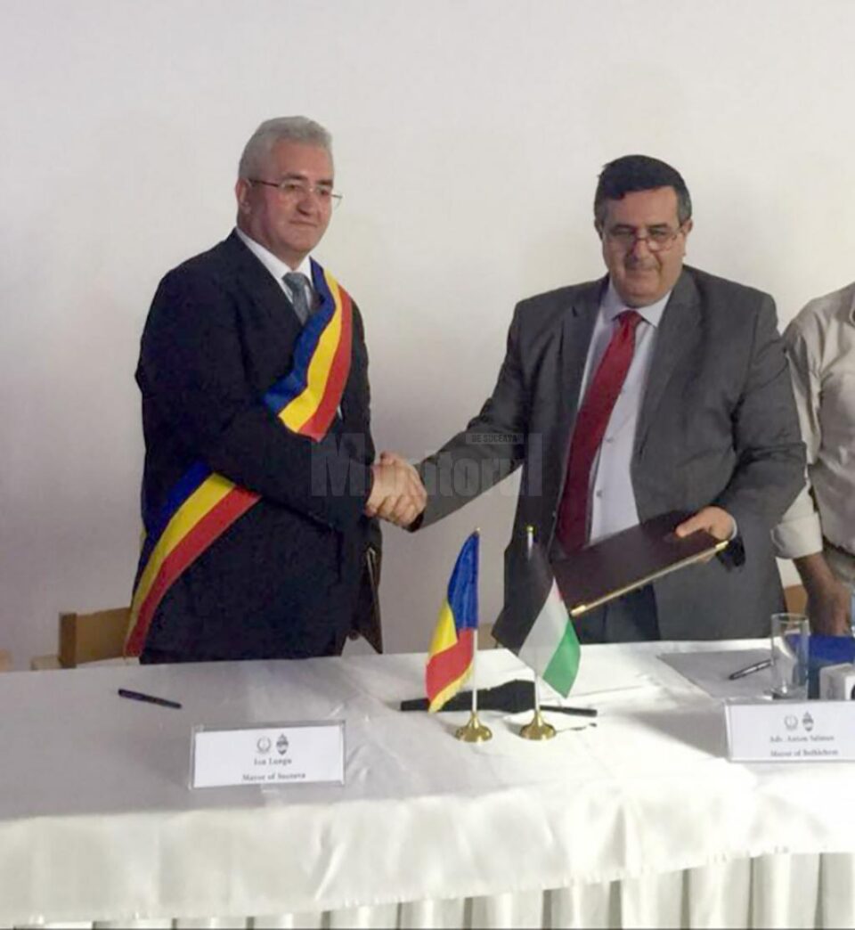 Primarul Sucevei, Ion Lungu, cu primarul din Bethlehem, Anton Salman, la semnarea parteneriatului de înfrățire