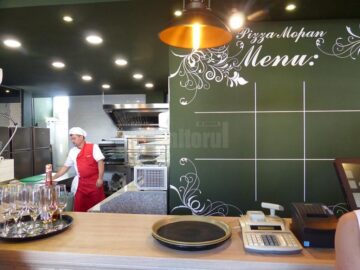 Un interior elegant unde 30 de locuri își așteaptă clienții