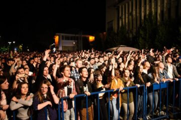 Public foarte numeros la concertul de luni seară