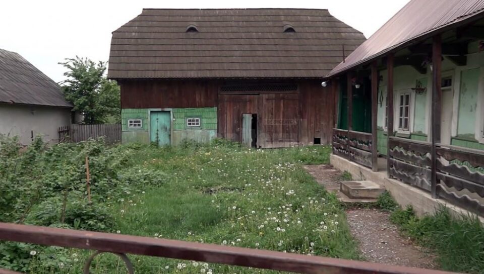 Un bărbat dispărut de opt luni de zile, găsit ucis în beciul unei case