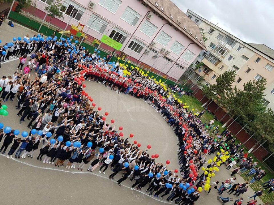 Activități de amploare organizate de elevii Școlii „Miron Costin” Suceava