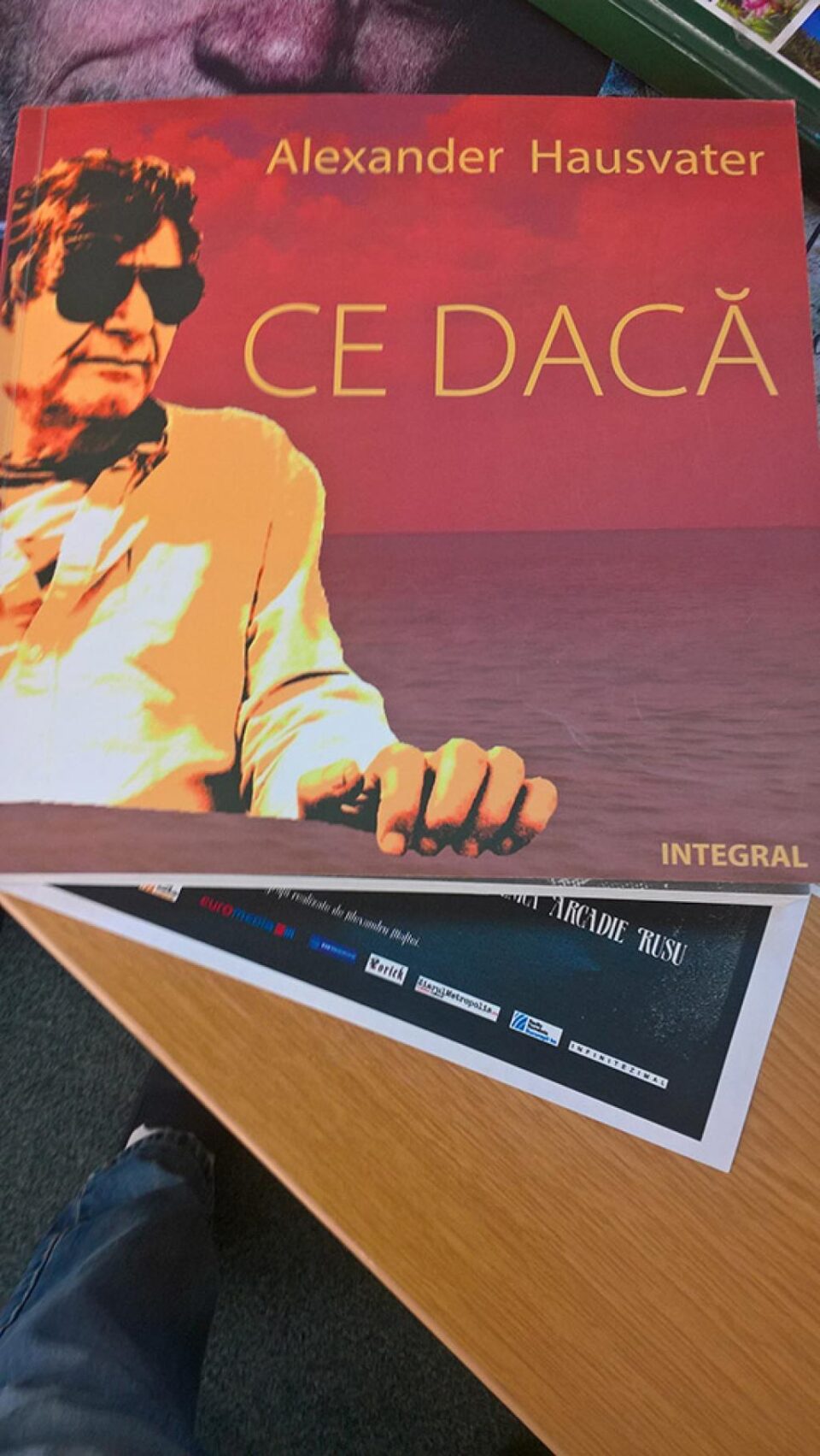 ”Ce dacă”, o carte care „se citește cu sufletul la gură”, lansată mâine la Suceava, de celebrul regizor Alexander Hausvater