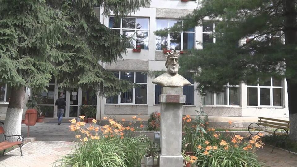 Colegiul "Alexandru cel Bun" Gura Humorului s-a clasat pe locul II, la doar un punct distanță de locul I Colegiul "Alexandru cel Bun" Gura Humorului s-a clasat pe locul II, la doar un punct distanță de locul I