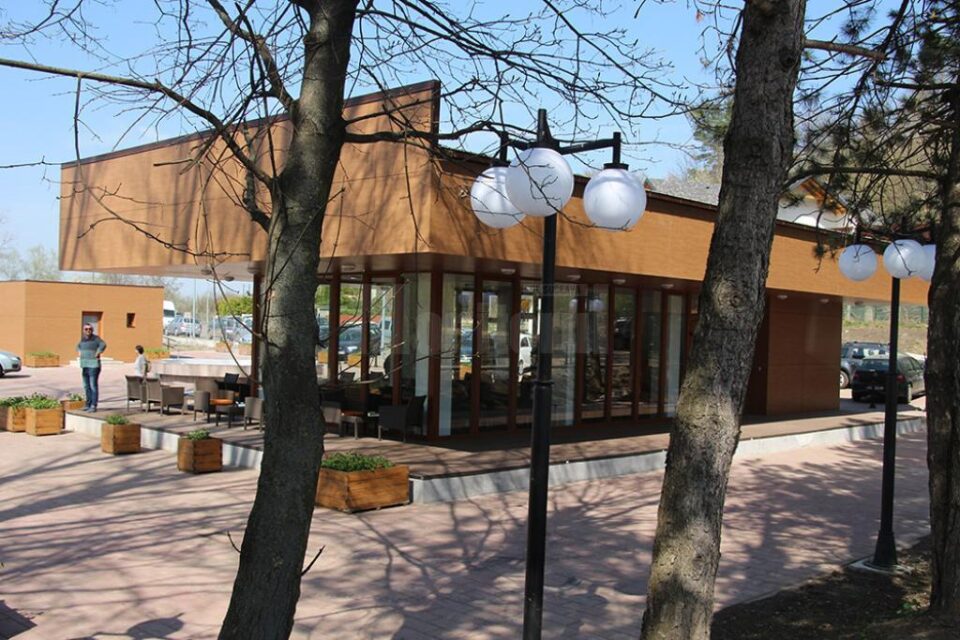 Cafeneaua din parcul Tătărași