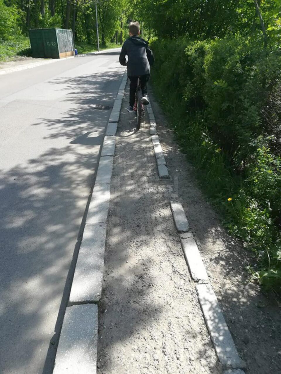Trotuar spre zona de agrement Tătărași