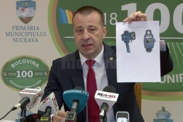 Lucian Harșovschi prezintă modelul de pistoale radar achiziționate
