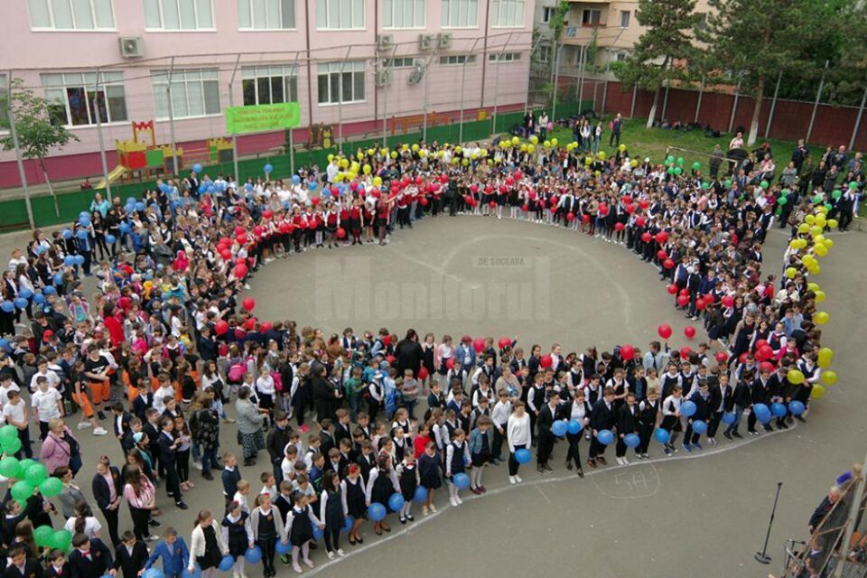 Activități de amploare organizate de elevii Școlii „Miron Costin” Suceava