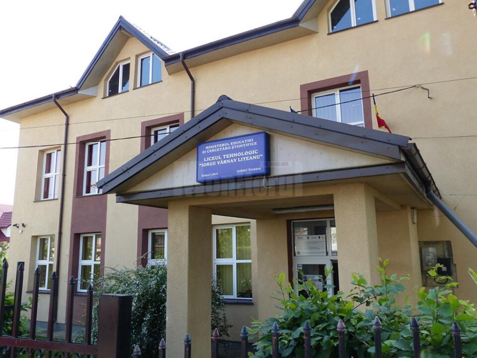 Liceul Tehnologic din Liteni, unde băiatul este elev în clasa a IX-a
