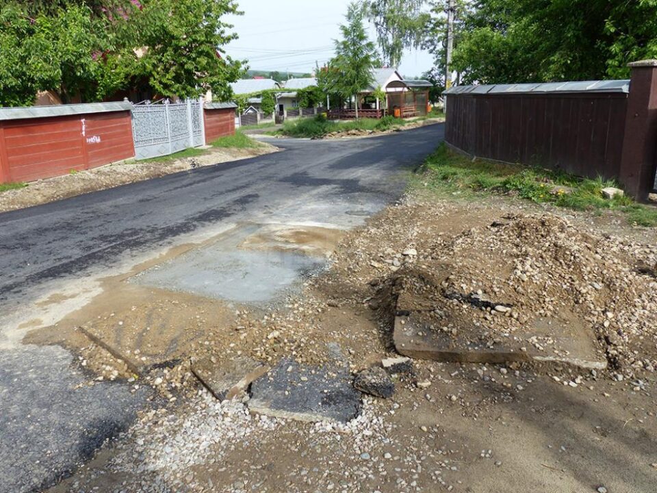 Lucrări de asfaltare executate pompieristic la Bosanci