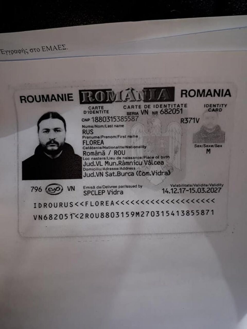 Un tânăr îmbrăcat în călugăr, agresiv cu femeile, ridicat de polițiști din centrul Sucevei