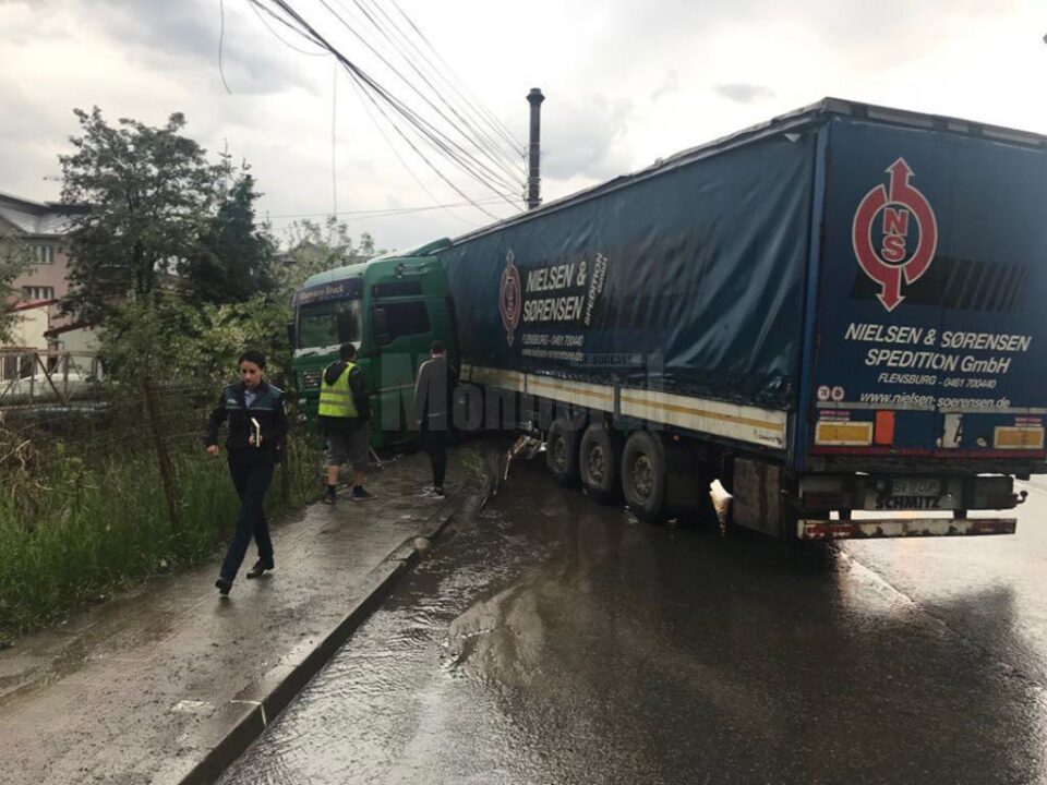 Tirul a fost scăpat de sub control și a ajuns în parapetul de pe contrasens