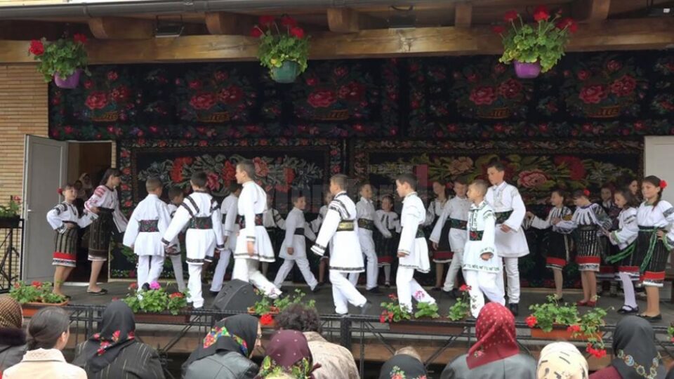 Festivalul folcloric „Flori de mai”, ediția a XVI-a, duminică, la Iaslovăț