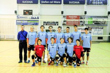 Echipa de volei juniori I LPS Suceava luptă pe teren propriu pentru calificarea la turneul final