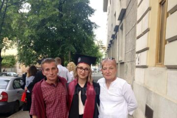 Olimpia, alături de părinții săi