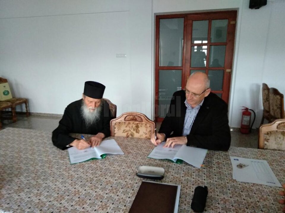 Semnarea contractului de restaurare a clădirii Cazinoului, la sediul Arhiepiscopiei Sucevei și Rădăuților