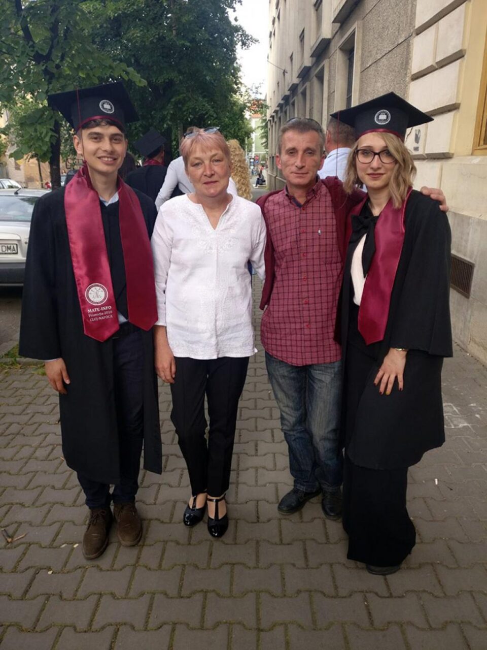 Olimpia, alături de părinții săi
