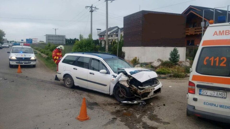 Doi răniți și patru mașini avariate, într-un carambol la Șcheia