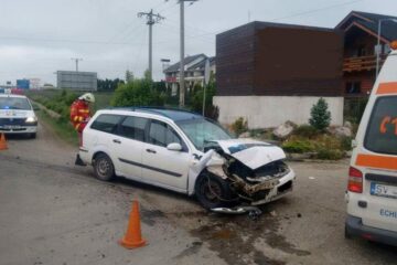 Doi răniți și patru mașini avariate, într-un carambol la Șcheia