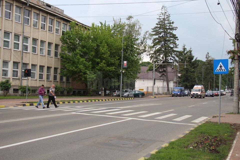 Noua trecere de pietoni, semaforizată