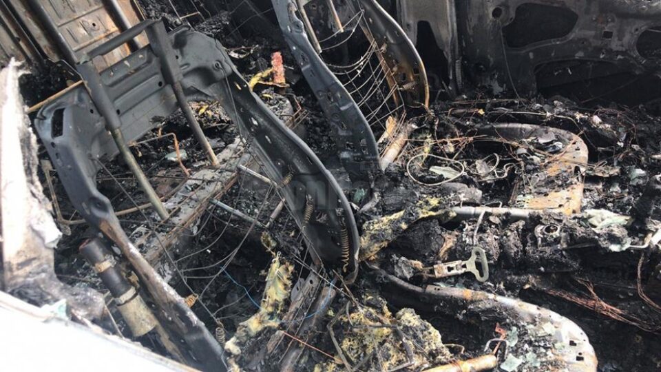 Incendiul a fost provocat în interiorul mașinii