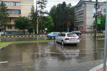 Cușnir a dat exemplul parcării de la magazinul Bucovina după o ploaie