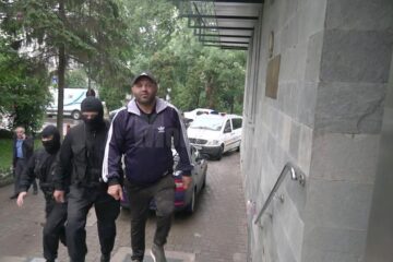 Suspect adus ieri la audieri