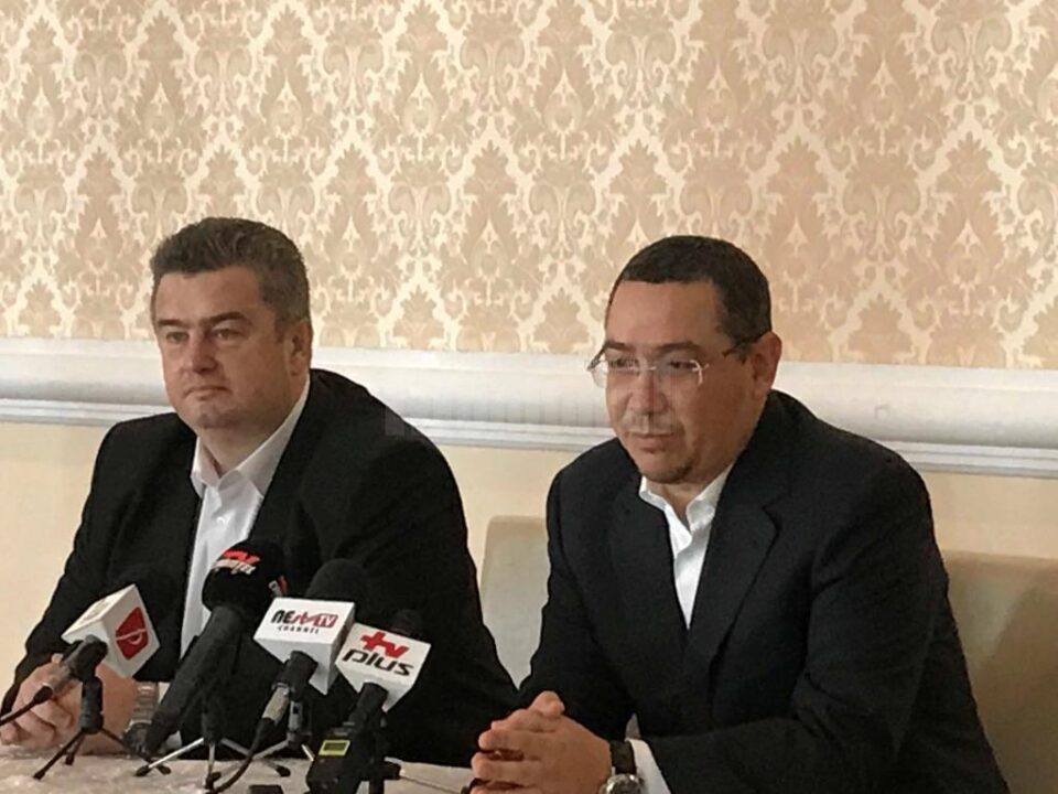 Fostul lider PSD și premier Victor Ponta și fostul președinte al PSD Suceava Cătălin Nechifor au susținut joi dimineață o conferință de presă comună Fostul lider PSD și premier Victor Ponta și fostul președinte al PSD Suceava Cătălin Nechifor au susținut joi dimineață o conferință de presă comună