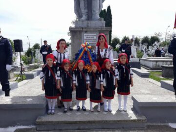 Ziua Eroilor, marcată de autoritățile sucevene la Monumentul Eroilor din cimitirul Pacea