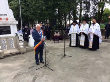 Depuneri de coroane și alocuțiuni de Ziua Eroilor, la Rădăuți