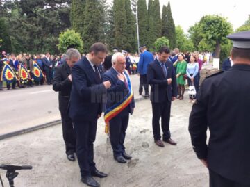 Depuneri de coroane și alocuțiuni de Ziua Eroilor, la Rădăuți