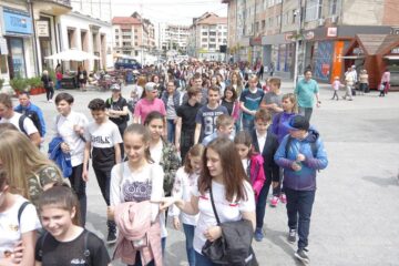 Peste 1.000 de elevi, cadre didactice, voluntari au participat joi la acțiunea „Fii conștient, nu dependent”