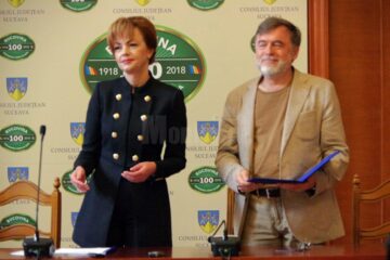 Dramaturgul Matei Vișniec a primit o diplomă de excelență din partea prefectului Mirela Adomnicăi