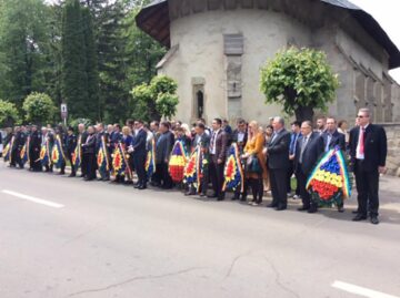 Depuneri de coroane și alocuțiuni de Ziua Eroilor, la Rădăuți