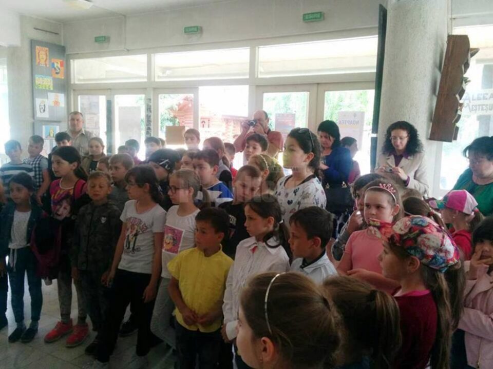 Expoziție cu lucrări plastice și grafică pe calculator, la Muzeul Obiceiurilor Populare din Bucovina
