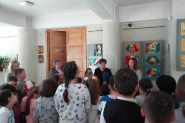 Expoziție cu lucrări plastice și grafică pe calculator, la Muzeul Obiceiurilor Populare din Bucovina