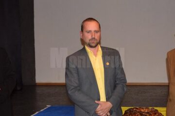Pr. Liviu Mihăilă, prof. Codrin Bența și artistul plastic humorean Radu Bercea