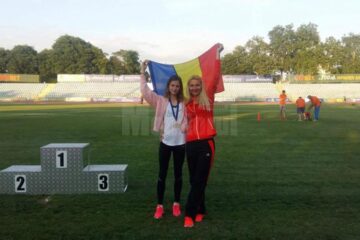 Talida Maria Sfarghiu, alături de antrenoarea Erzilia Țâmpău după premierea din Bulgaria