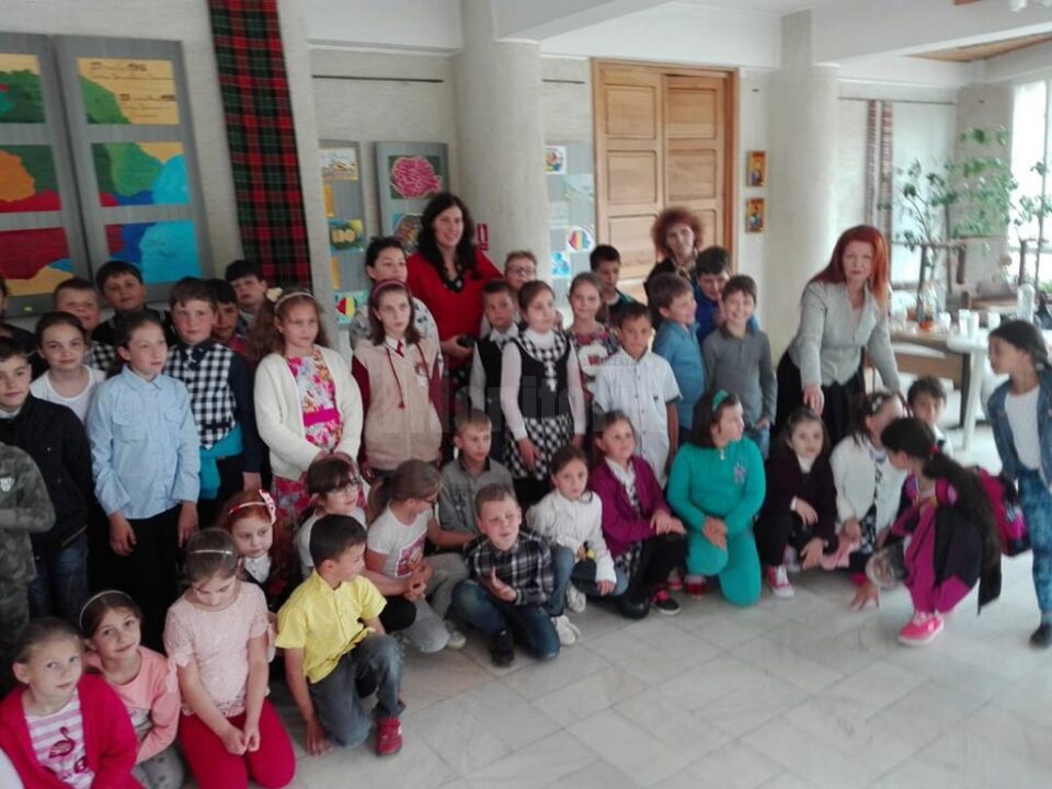 Expoziție cu lucrări plastice și grafică pe calculator, la Muzeul Obiceiurilor Populare din Bucovina