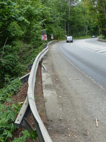Parapete distruse în urma unor accidente de pe DN 17