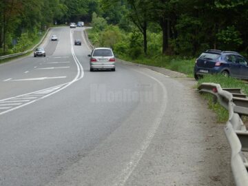 Drumul pe care se moare cel mai mult în accidente, înțesat de parapete de protecție distruse