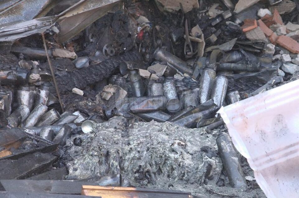 Recipientele care au explodat unul după altul, stârnind panică printre oamenii care au case în zonă