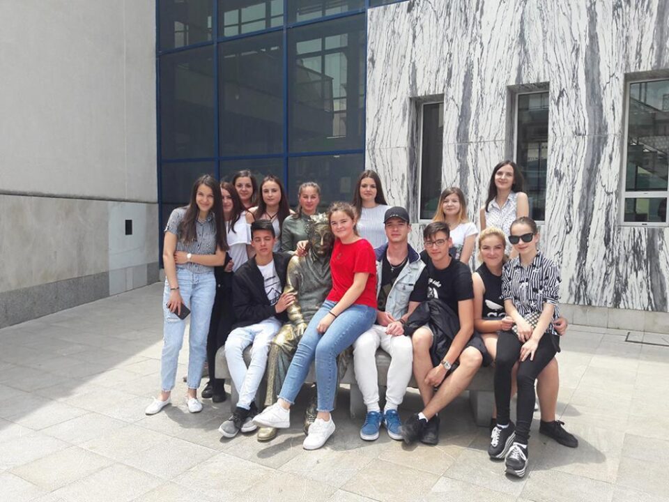 Elevi care se pregătesc în turism la Colegiul „Vasile Lovinescu” au făcut instruirea practică în hoteluri din Spania Elevi care se pregătesc în turism la Colegiul „Vasile Lovinescu” au făcut instruirea practică în hoteluri din Spania
