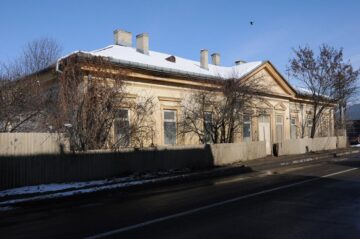 Clădirea fostei garnizoane austriece de grăniceri din cartierul Ițcani, astăzi pe strada Gheorghe Doja